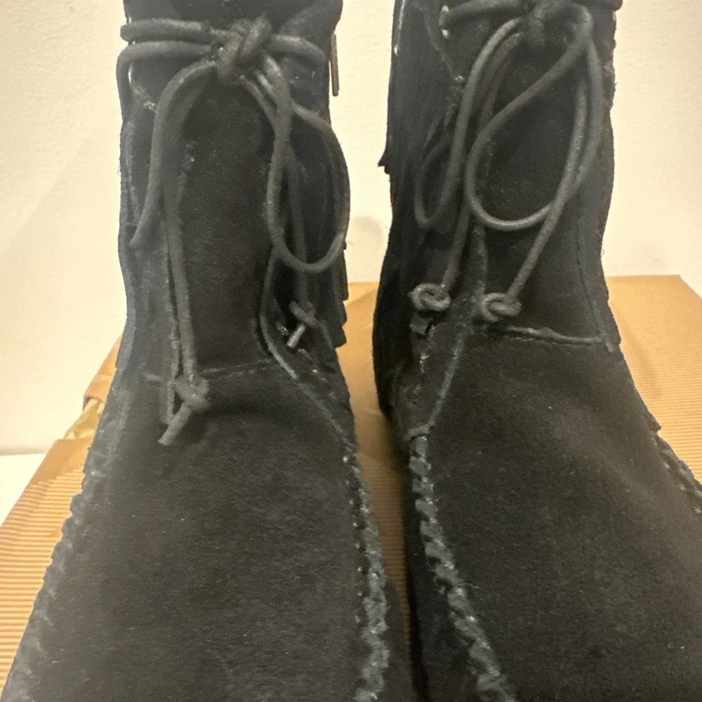 Ugg Australia Big Kid EU 36/US 6 Kyleigh Suede Fringe Moccasin Ankle Boots Black
